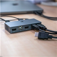 Hama KVM prepínač pre 2 PC na 1 monitor, 3xUSB, 1xHDMI, vrátane káblov